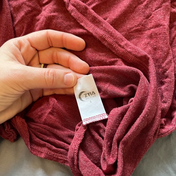 Zyia Red / Burgundy / Maroon Swirl Low Tie Back Athletic Workout Tank in Small - Picture 10 of 13